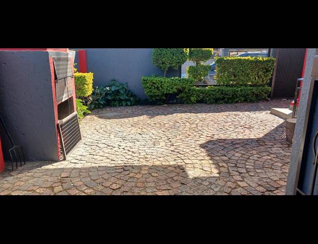 4 BEDROOM HOUSE FOR SALE IN CLAYVILLE